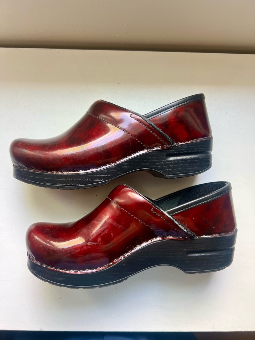 Dansko Burgundy Marbled Patent Leather Clogs Size 8